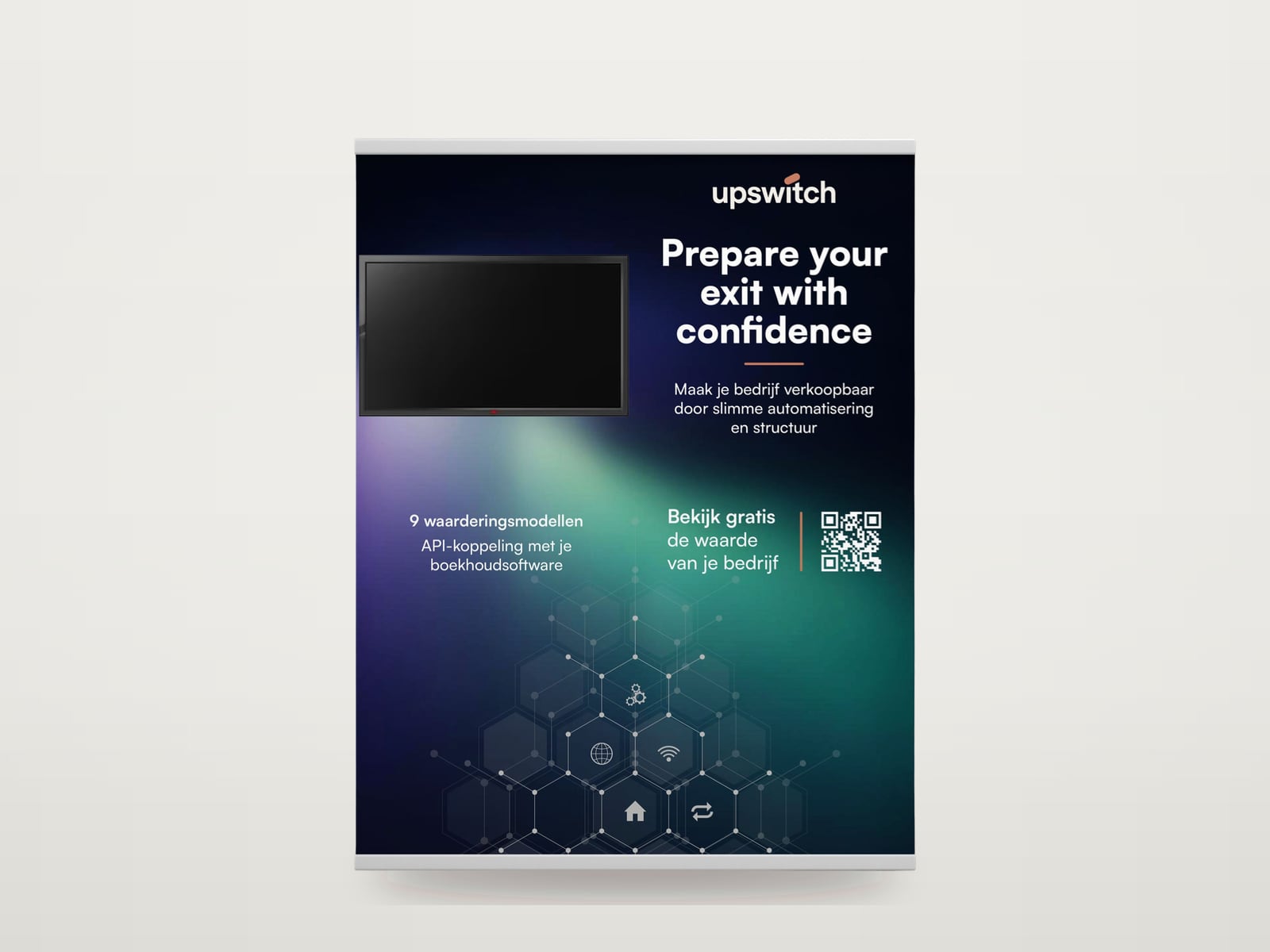 Upswitch single wall in dark blue and green, headed Prepare your exit with confidence, with a mounted screen, Dutch text about business valuation and a QR code, shown on a 3D mockup